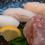 “Buono!” Would you like to try it with rock salt? "Squid salt nigiri"