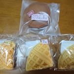 Waffuru Emuzu - しょうゆキャラメルどら焼き230円、カスタード150円、ラムレーズン＆みたらし180円