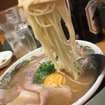 純豚骨ラーメン鶯 - 肉月見ラーメン