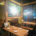 Tempura Sutando Kitsune - カジュアルな店内