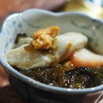 つねまつ久蔵商店 - 天然牡蠣と岩もずく雲丹のせ