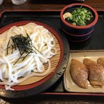 たけ屋 - ざるうどん＝４８０円
            いなり ３個＝１８０円