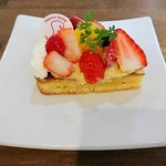 파티스리 엘 - フルーツタルトは苺が沢山です♪