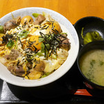 Tsudoi Sakaba Esuto - 鶏レバーとキンカンの親子丼 ¥750