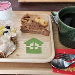 cafe アノヒアノトキ - デザートプレートにコーヒー