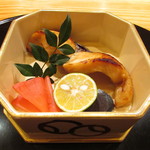 玄斎 - サワラ 柚餅子 紅芯大根の甘酢漬け