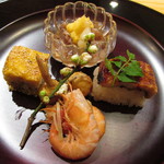 玄斎 - ナマコ 焼き穴子の棒寿司 煮た川津海老 田楽味噌を敷いた姫くわえの唐揚 鯛のふくさ焼