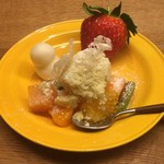 白 - 季節の果物を使ったデザート