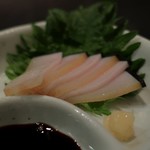 DEN - クジラ本皮の燻製