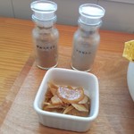 いとカフェ - 「辛みスパイス」「トリカトゥ」が付いてきます