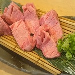 黒毛和牛 焼肉処 西矢 - 厚切りタン芯♪