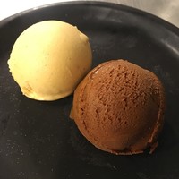 アイス2種盛り（キャラメル・ラムレーズン）