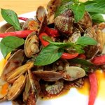 ロムアロイ - 「コイライパッ　ナンピッパウ（あさりの辛み炒め）」：辛さの後に、にんにくの旨みとコクが追いかけてきます！