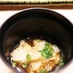 鮨こゝろ - 南関揚げの赤出汁