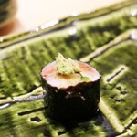 鮨こゝろ - 鰯、ガリ、アサツキの海苔巻き