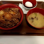 すき家 - 和牛すき焼き丼しじみ汁たまごセット