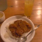 Chicken Place - チキンカレー大盛とセットドリンクでのオレンジジュース、スープ