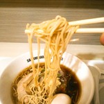 Sagamihara 欅 - かためでお願いしたら、塩らーめんと共通の細麺はつるパツ。少しポキッとした歯切れがあり、やはり好きな自家製麺。