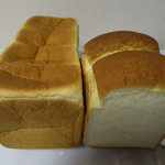 天満粉もん製作所 - （左から）角型湯だね食パン、山型湯だね食パン