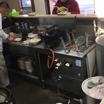 なんばんラーメン - 美味い！コレは美味い！！飯粒がこわい！！！
            (こわい＝かたい 富山弁)カタメの飯粒が上手く炒められてて美味くて驚いた。作る時も派手に鍋振るでも無く嫌々なようにシャモジで炒める店主。
            
            だが美味い。
            
            