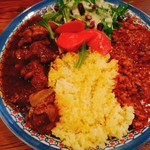 東新宿 サンラサー - 山椒キーマカレーとミントチキンカレー