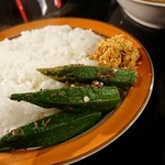 村上カレー店・プルプル - オクラサブジとポルサンボール