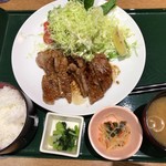 熊谷温泉 湯楽の里 - とんてき定食930円