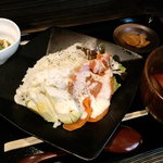 サーモンとアボガドのシーザーＤＯＮ定食 \680