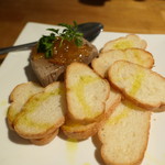 好ちゃん - 鶏のレバーパテフランスパン添え