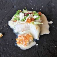 フレンチ ベイ・ビュー - 北海道産マダラの蒸し焼きと白子のムニエル　ヴェルモット風味