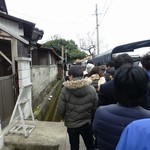 讃岐うどん がもう - 行列　左前方の煙突の所が入口