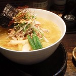 鷹流 - 白鶏麺（\780）と、後入れの薬味
