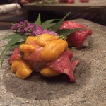 焼肉ホルモンせいご - バフン雲丹とリブ芯の握り、クラシタの漬け握り