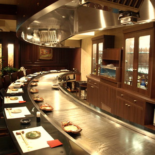 目の前で調理が見える席