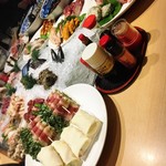 Robatayaki Irori - 食材が並べられてるカウンター