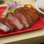 とんかつ檍のカレー屋 いっぺこっぺ - 特上ロースかつ定食のかつ