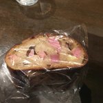 バックシュトゥーベ ツオップ - ロールブロート（さつまいも・ベーコン）