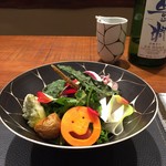 傳 - サラダと日本酒