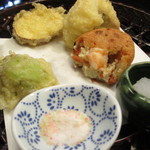 ふな田 - 蕗の薹と海老飛竜頭、奥は鱧