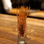 ウォッカトニック - 揚げたカッペリーニ トリュフ塩で