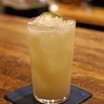 ウォッカトニック - 自家製のレモンチェロとグレープフルーツのカクテル