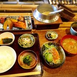 囲炉裏料理わ - （2017年10月）焼き魚定食＜鮭カマ＞