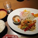 ぷくぷく - 日替わり定食（豚肉の野菜炒め）：820円