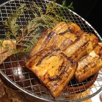 実家 くろぎ - お茶っ葉燻しうなぎ蒲焼き