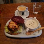 R-S - サルサバーガー(ランチ・プレート) スープ、珈琲 1,200円(税込) 