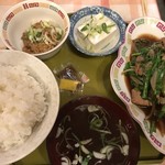 Kinkatei - ニラレバ定食 850円