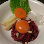 焼肉と韓国家庭料理 はんがん - 馬刺しユッケ 880円