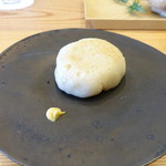 柚木元 - 信州名物「お焼き」の中身は肉汁たっぷりの猪のバラ肉とリンゴです