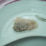 ペレグリーノ - ごく薄く削ったモルタデッラに同じ薄さで削ったアルバの白トリュフを包んで