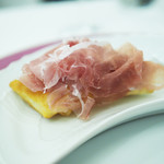 ペレグリーノ - モデナのモーラ・ロマニョーラ黒豚の腿肉で作られる生ハム、それに合わせて揚げパイ、トルタフリッタ